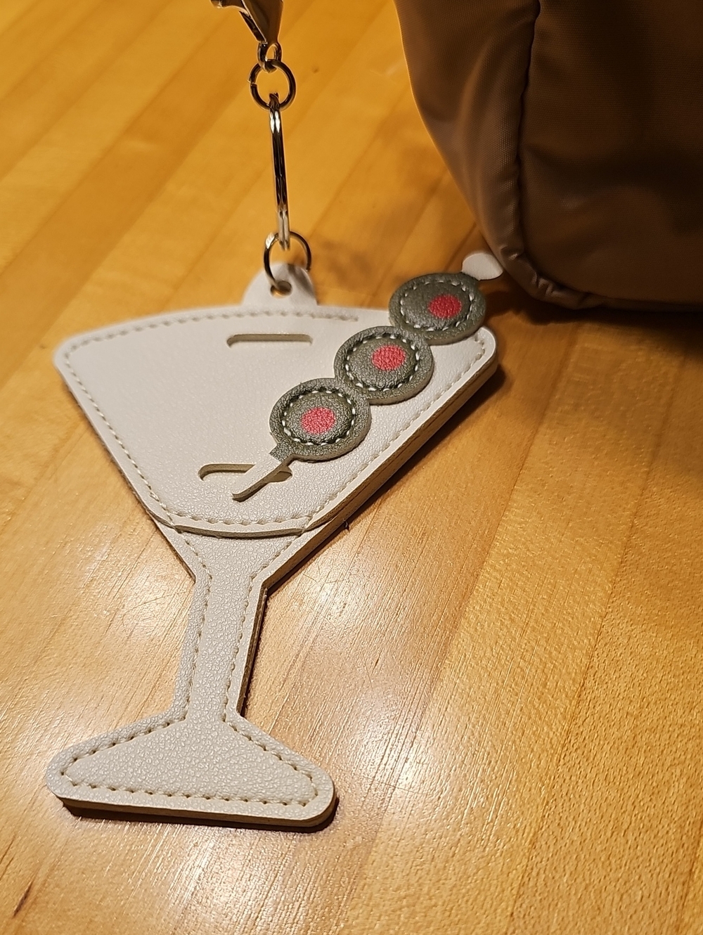 Faux Leather Martini Glass Keychain Sunglasses Holder – White